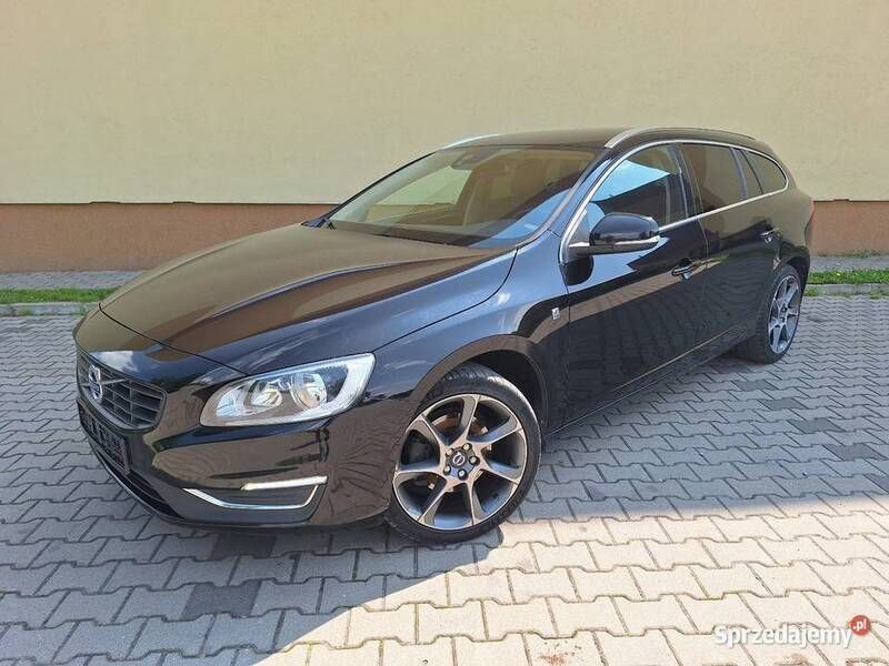 Czarny Używany 2015 Volvo V60 Ocean Race Kombi | 39 700 zł (Uczciwa cena) - Obraz 1/4