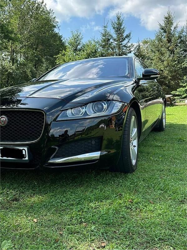 Używany Jaguar XF 2017 Czarny Sedan/Limuzyna
