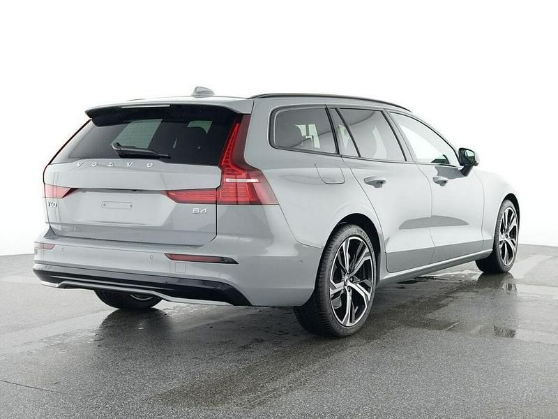 Używany Volvo V60 Plus 197 KM (144 kW) 2025 Czarny Kombi