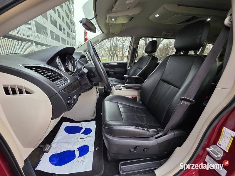 Używany 2015 Chrysler Town & Country Touring Minivan | 47 900 zł - Obraz 1/4