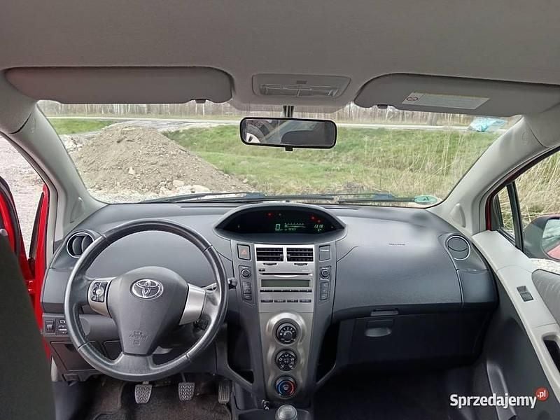 Używany Toyota Yaris 2009 Czerwony Hatchback