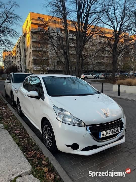 Biały Używany 2013 Peugeot 208 Hatchback | 15 500 zł (Dość drogi) - Obraz 1/4