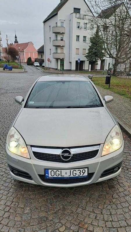 Żółtozłoty Używany 2005 Opel Vectra Hatchback | 4600 zł (Uczciwa cena) - Obraz 1/4