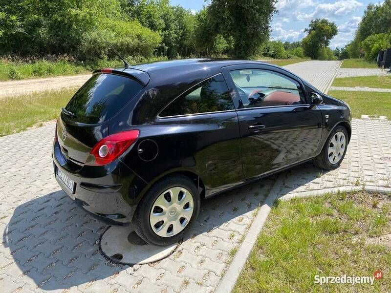 Czarny Używany 2010 Opel Corsa Hatchback | 8500 zł (Uczciwa cena) - Obraz 1/4