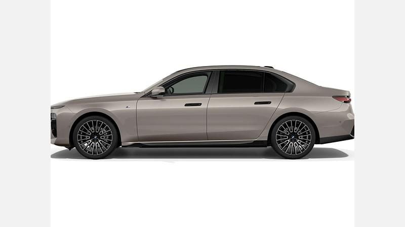 Używany BMW 740 Comfort Edition 299 KM (219 kW) 2025 Oxid grey ii metallic metalizowany Sedan/Limuzyna