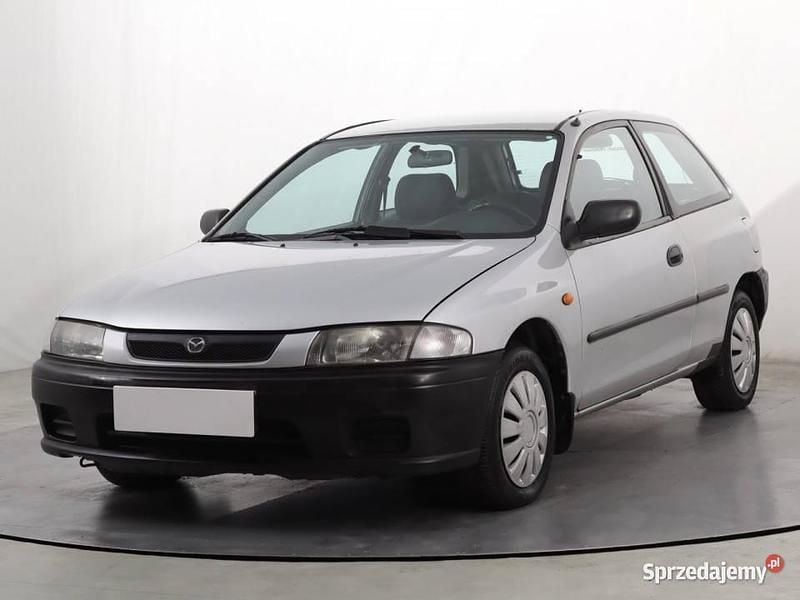 Używany Mazda 323 2000 Srebrny Hatchback
