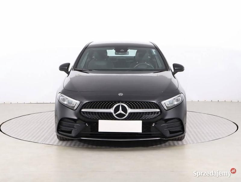 Czarny Używany 2020 Mercedes A180 Sedan/Limuzyna | 92 999 zł (Uczciwa cena) - Obraz 1/4