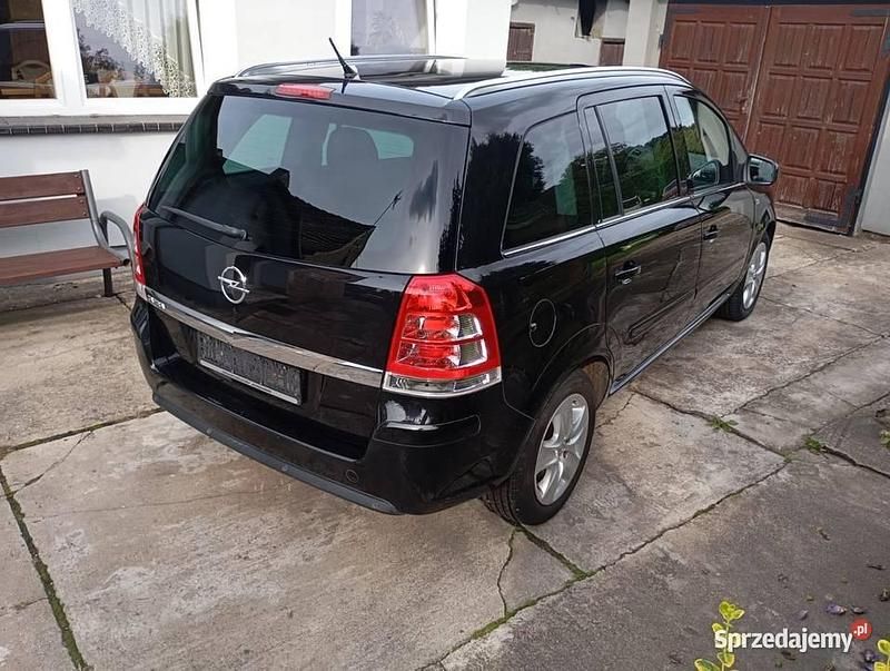 Czarny Używany 2011 Opel Zafira Minivan | 18 900 zł (Uczciwa cena) - Obraz 1/4