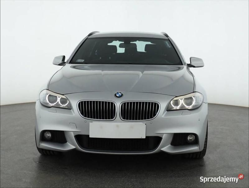 Srebrny Używany 2013 BMW 525 Kombi | 51 499 zł (Uczciwa cena) - Obraz 1/4