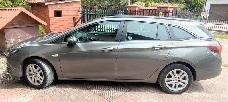 Szary Używany 2017 Opel Astra Kombi | 45 500 zł (Drogi) - Obraz 1/4