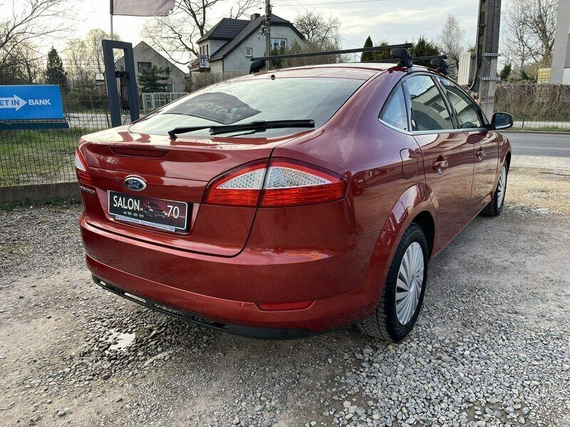 Używany Ford Mondeo Ghia 146 KM (107 kW) 2007 Bordowy (metalik) Hatchback