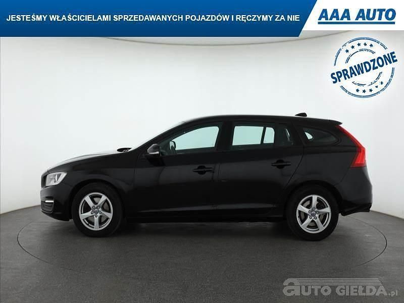 Używany Volvo V60 2017 Czarny Kombi