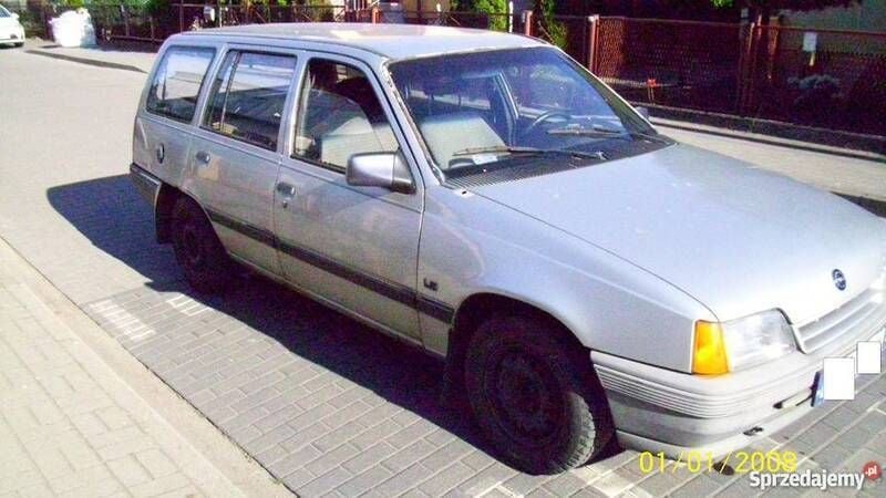 Srebrny Używany 1991 Opel Kadett Kombi | 3900 zł - Obraz 1/4