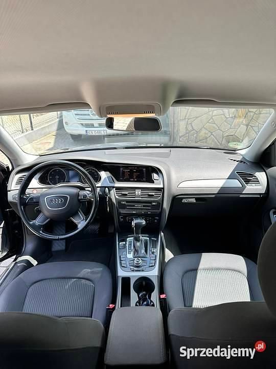 Używany Audi A4 2013 Granatowy Kombi