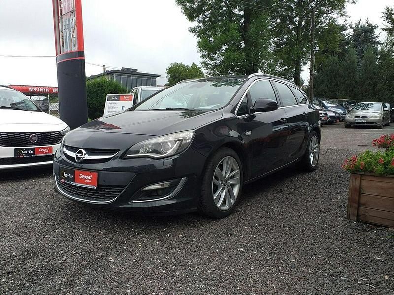 Czarny Używany 2015 Opel Astra Kombi | 23 900 zł (Dobra cena) - Obraz 1/4
