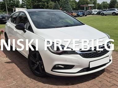 Biały Używany 2019 Opel Astra Hatchback | 45 800 zł (Uczciwa cena) - Obraz 1/4