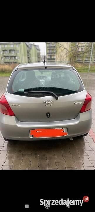 Używany Toyota Yaris 69 KM (50 kW) 2007 Szary Hatchback