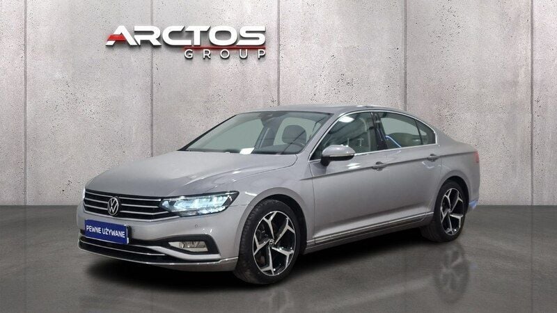 Srebrny (metalik) Używany 2021 VW Passat Sedan/Limuzyna | 77 800 zł (Super Cena) - Obraz 1/4