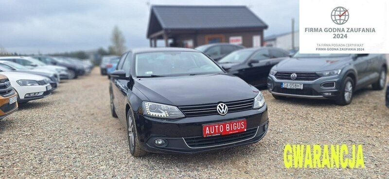 Czarny (metalik) Używany 2013 VW Jetta Highline Sedan/Limuzyna | 35 900 zł (Drogi) - Obraz 1/4