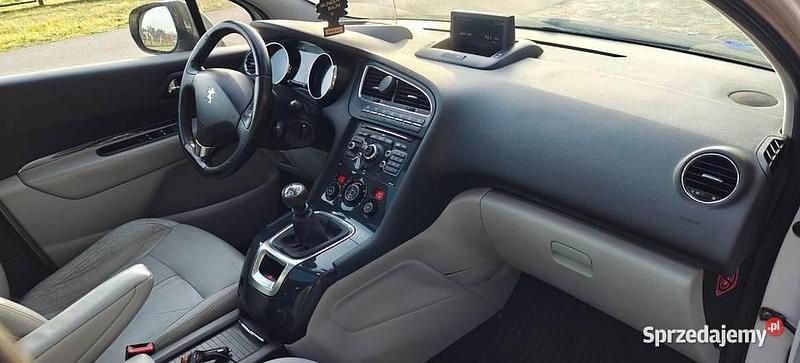 Biały Używany 2010 Peugeot 5008 Minivan | 15 999 zł (Uczciwa cena) - Obraz 1/4