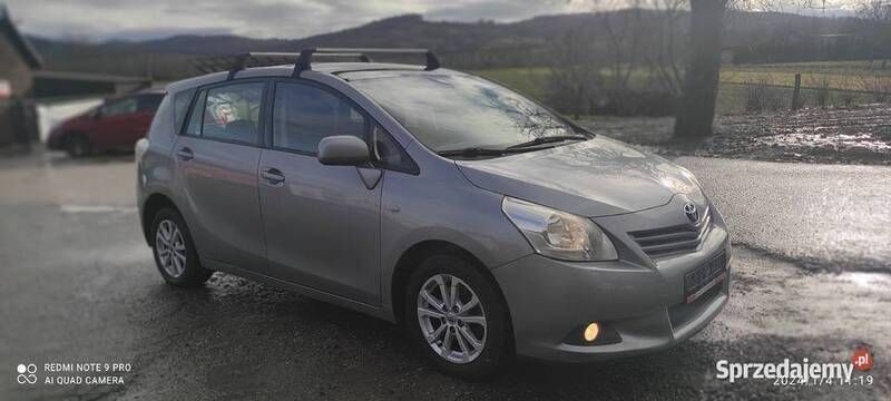 Szary Używany 2011 Toyota Verso Premium Minivan | 24 700 zł (Uczciwa cena) - Obraz 1/4