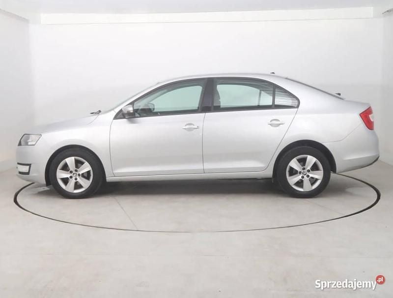 Używany Skoda Rapid 90 KM (66 kW) 2016 Srebrny Hatchback
