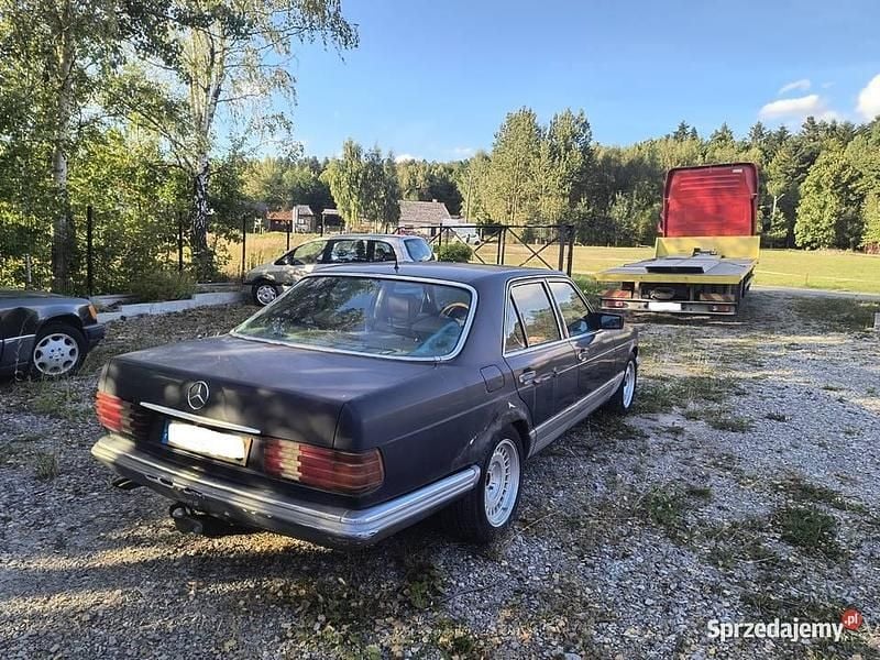 Używany Mercedes E280 1984 Niebieski Sedan/Limuzyna