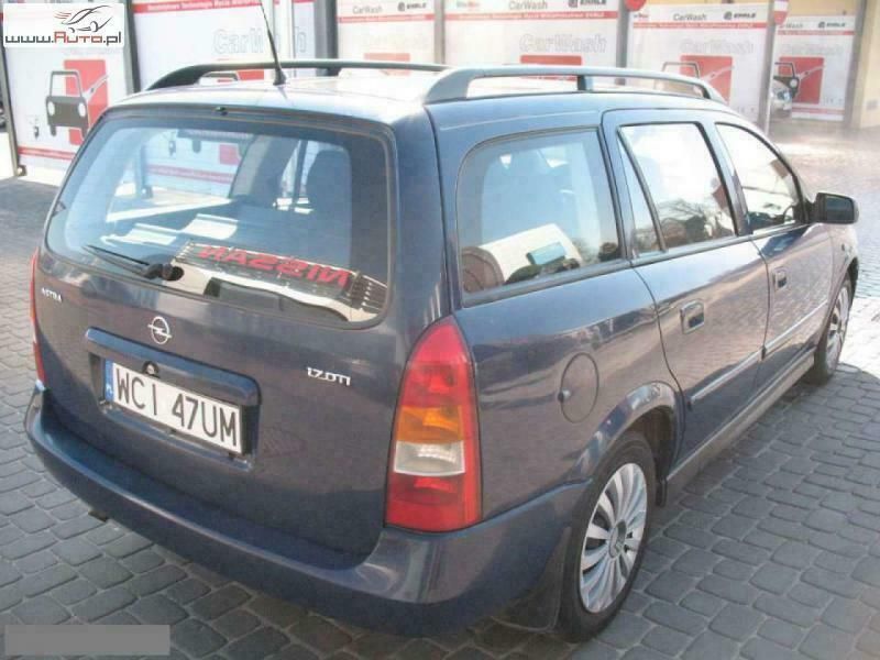 Używany Opel Astra Essentia 110 KM (80 kW) 2004 Inny (metalik) Sedan/Limuzyna