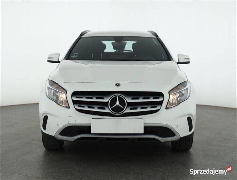 Biały Używany 2019 Mercedes GLA180 SUV | 65 999 zł - Obraz 1/4