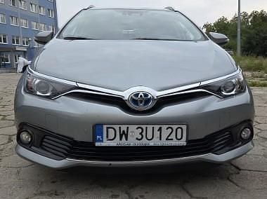 Szary Używany 2017 Toyota Auris Hybrid Kombi | 59 900 zł - Obraz 1/4