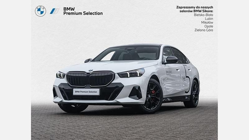 Biel mineralna metalizowany Używany 2025 BMW 540 Comfort Edition Sedan/Limuzyna | 394 900 zł (Uczciwa cena) - Obraz 1/3