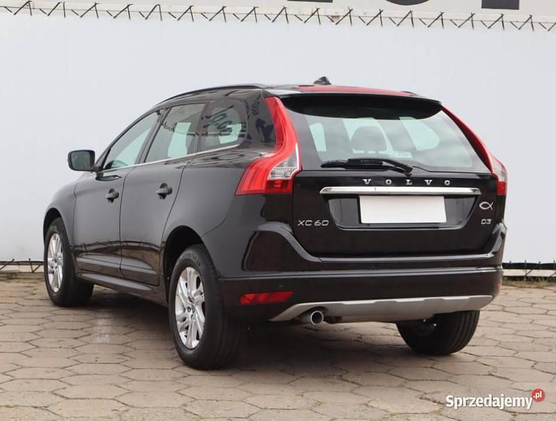 Używany Volvo XC60 2016 Czarny SUV