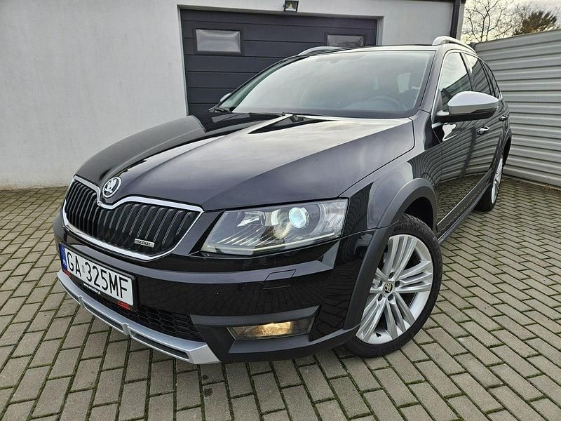 Czarny Używany 2015 Skoda Octavia Kombi | 46 800 zł (Dość drogi) - Obraz 1/4