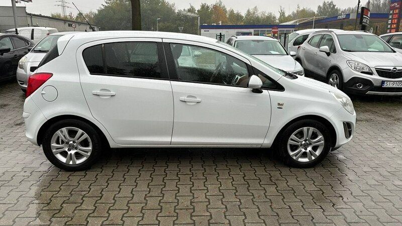 Używany Opel Corsa 70 KM (51 kW) 2012 Biały Hatchback