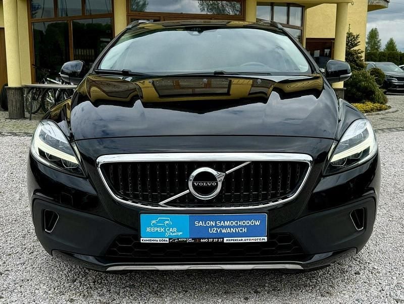 Używany Volvo V40 150 KM (110 kW) 2019 Czarny Hatchback