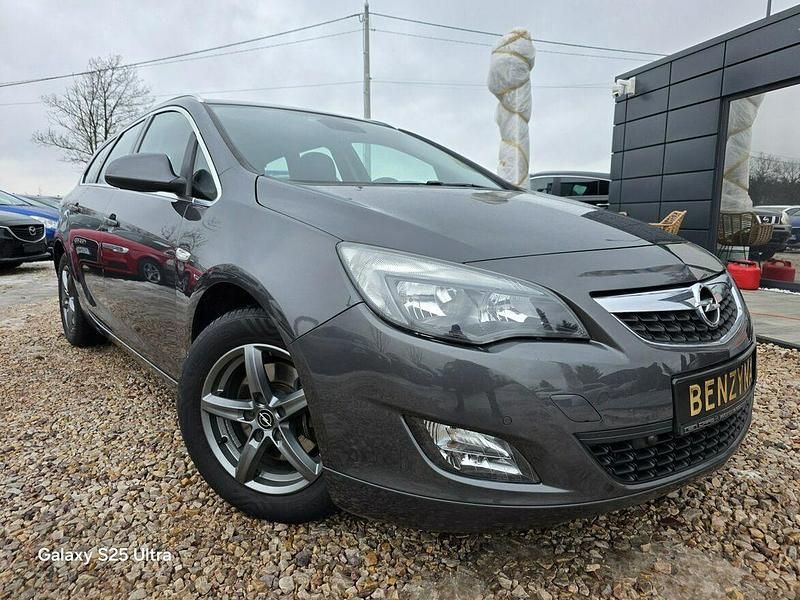 Używany Opel Astra 180 KM (132 kW) 2012 Szary (metalik, perła) Kombi