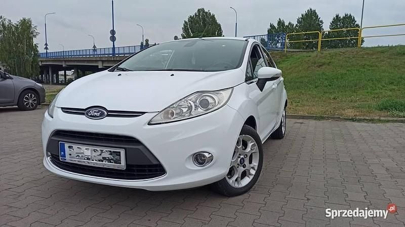 Biały Używany 2012 Ford Fiesta Hatchback | 19 900 zł (Uczciwa cena) - Obraz 1/4