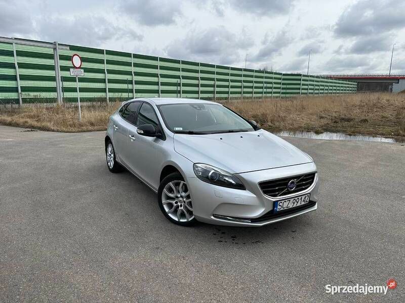 Używany Volvo V40 2015 Srebrny Kombi