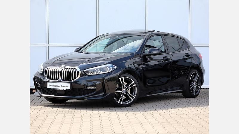 Czarny szafir metalizowany Używany 2022 BMW 118 Shadowline Hatchback | 114 900 zł (Dość drogi) - Obraz 1/3