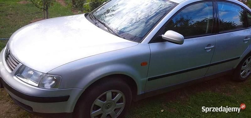 Srebrny Używany 1997 VW Passat Sedan/Limuzyna | 3000 zł (Dobra cena) - Obraz 1/4