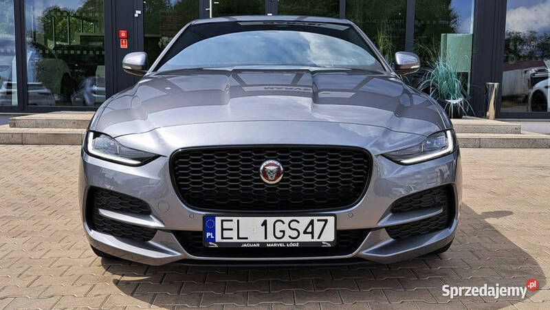 Szary (metalik) Używany 2022 Jaguar XE SE Sedan/Limuzyna | 219 000 zł - Obraz 1/4