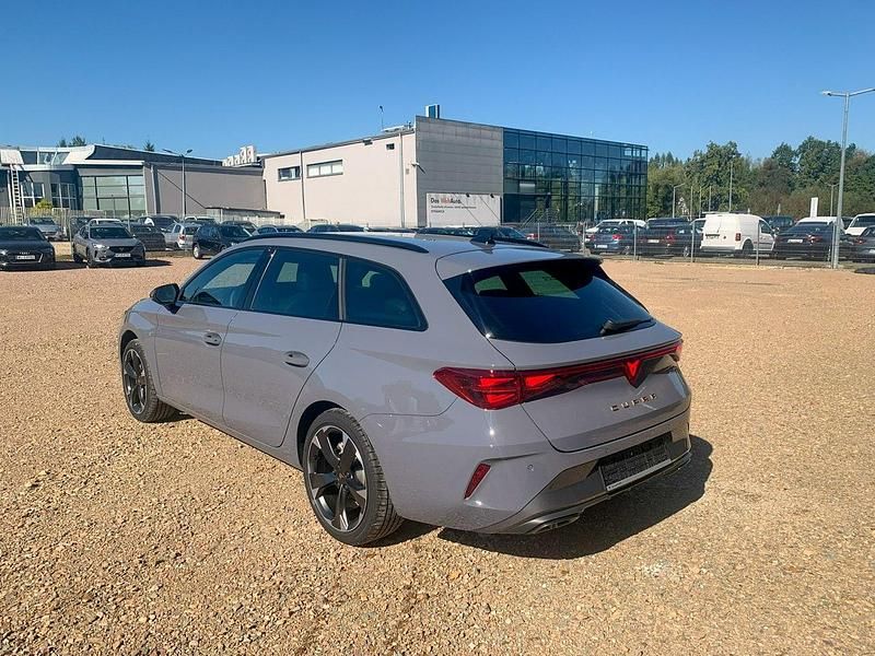 Używany Cupra Leon 150 KM (110 kW) 2023 Biały (metalik) Sedan/Limuzyna