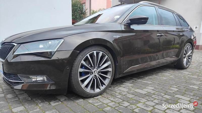 Brązowy Używany 2017 Skoda Superb LAURIN & KLEMENT Kombi | 77 500 zł (Dość drogi) - Obraz 1/4