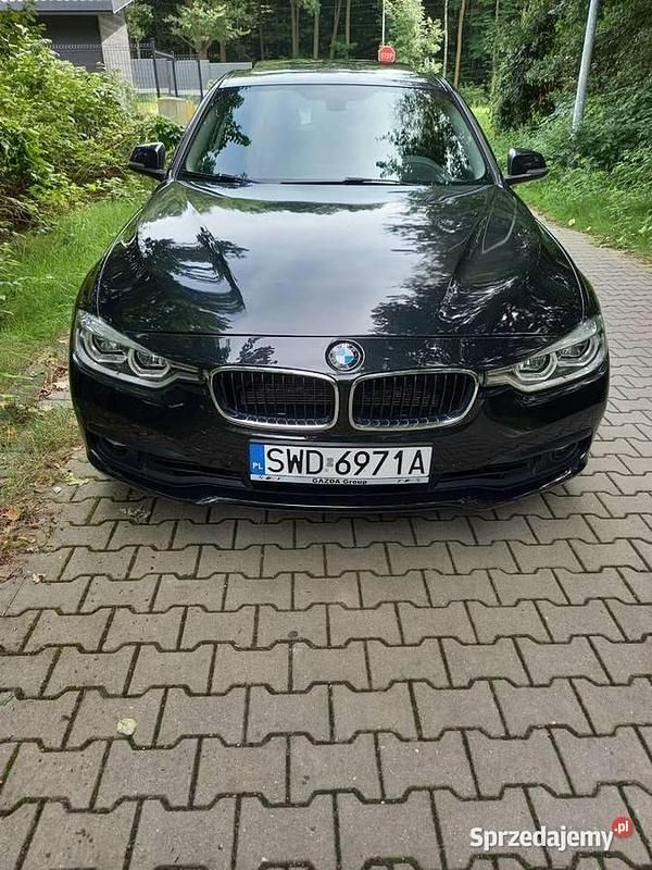 Używany BMW 325 2017 Czarny Kombi