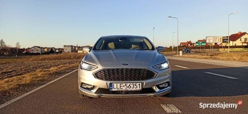 Używany Ford Mondeo 2017 Srebrny Sedan/Limuzyna
