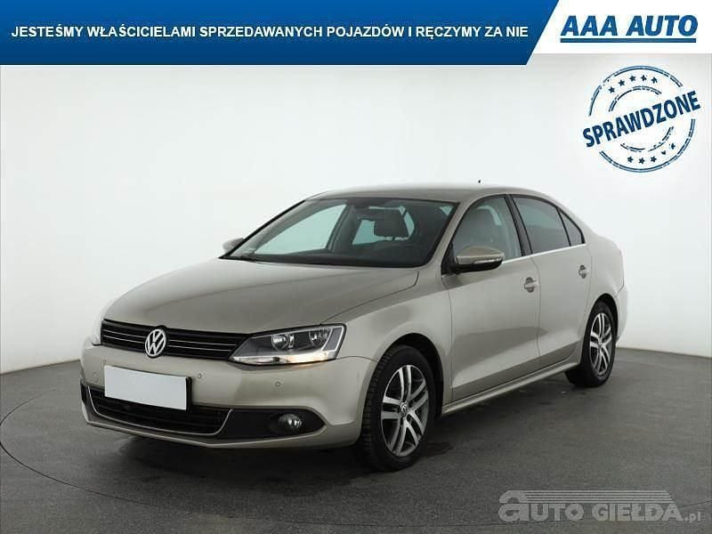 Używany VW Jetta 2014 Beżowy Sedan/Limuzyna