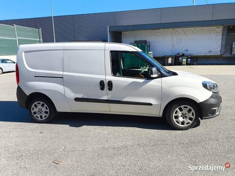 Biały Używany 2019 Fiat Doblò Minivan | 37 500 zł (Uczciwa cena) - Obraz 1/4