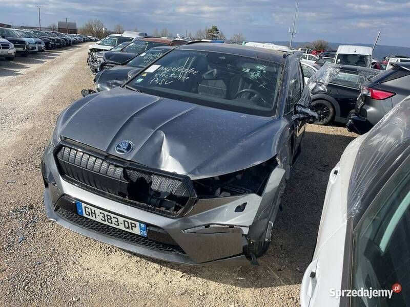 Szary Używany 2022 Skoda Enyaq iV SportLine SUV | 62 500 zł - Obraz 1/4