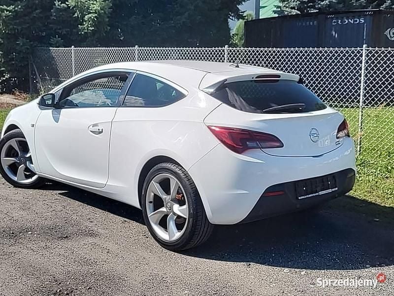 Biały Używany 2013 Opel Astra GTC Coupe | 21 900 zł (Dobra cena) - Obraz 1/4