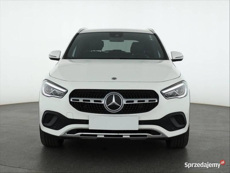 Biały Używany 2020 Mercedes GLA200 SUV | 109 999 zł - Obraz 1/4